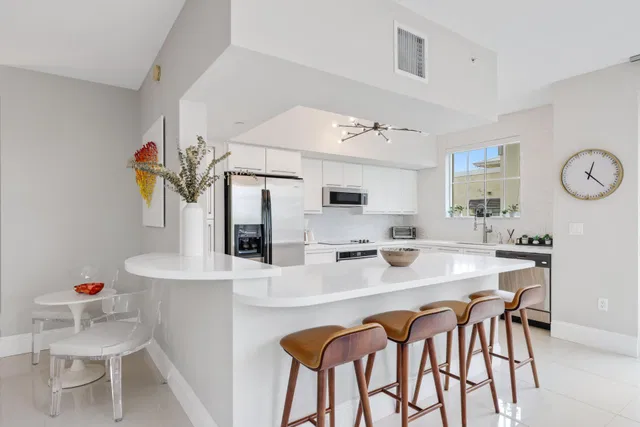 The Astor Unit 411 photo 15