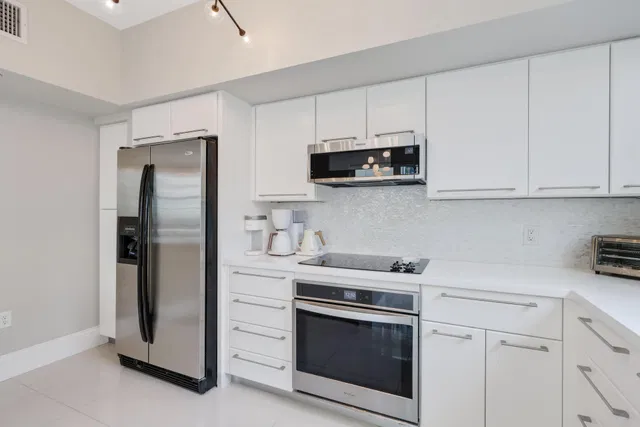 The Astor Unit 411 photo 18