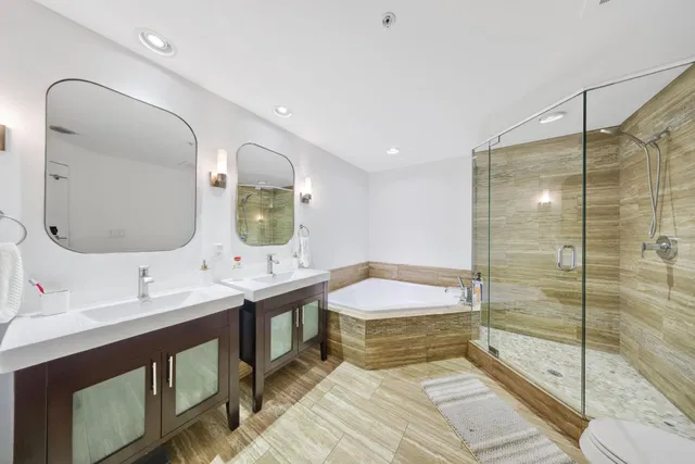 The Astor Unit 411 photo 27