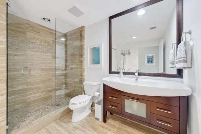 The Astor Unit 411 photo 30