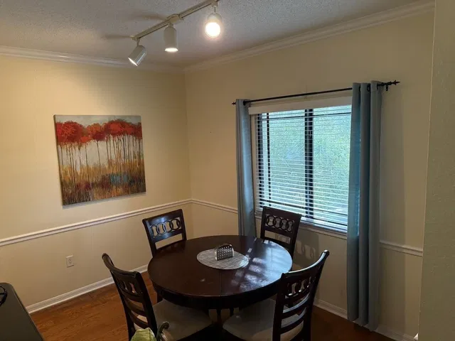 Unit 305 photo 6