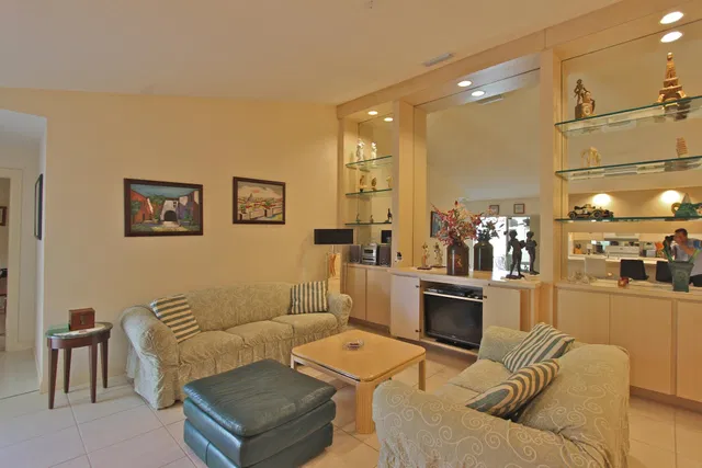 Residence photo 5