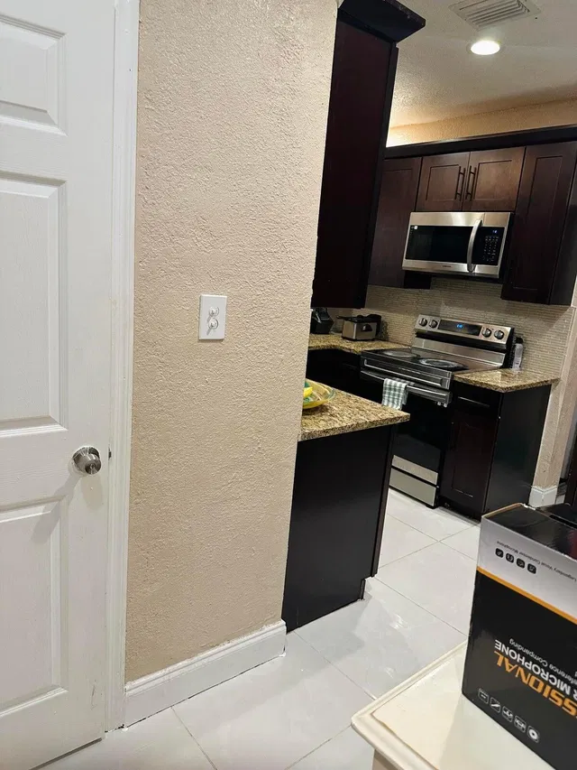West Palm Beach Residence photo 12