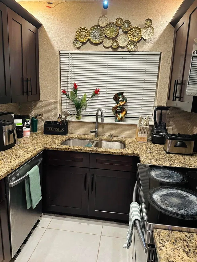 West Palm Beach Residence photo 14