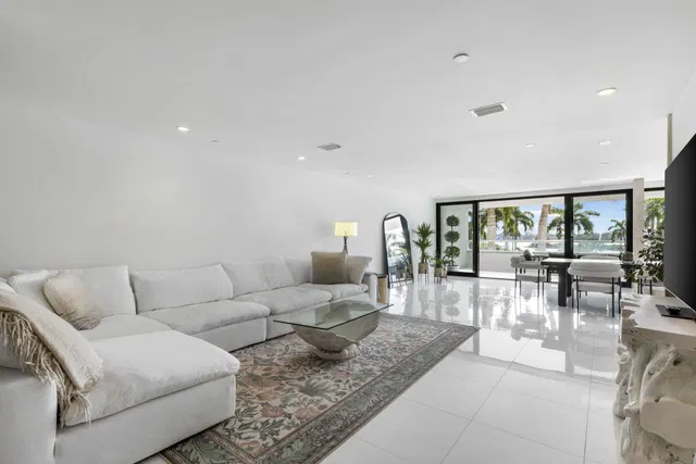The Plaza of The Palm Beaches Unit Th3f photo 3