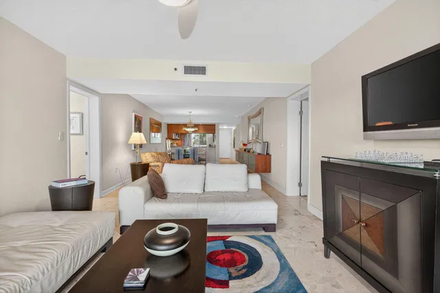 Unit 205 photo 18