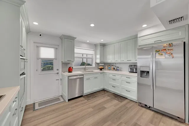  Unit D302 photo 17