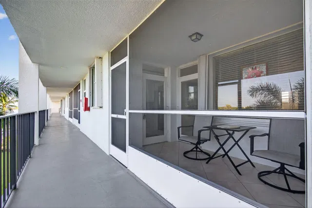 Unit 409 photo 5