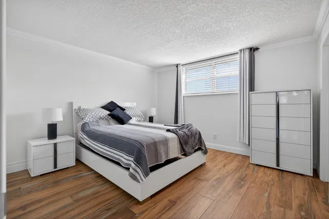 Unit 409 photo 8