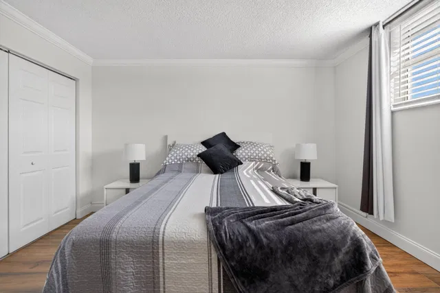 Unit 409 photo 9