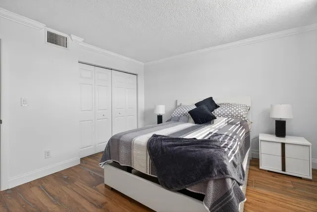 Unit 409 photo 10