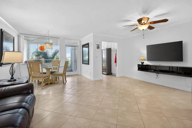Unit 409 photo 13