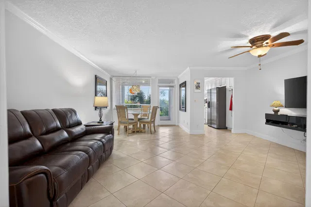 Unit 409 photo 14