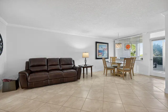 Unit 409 photo 15