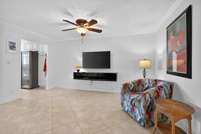 Unit 409 photo 17