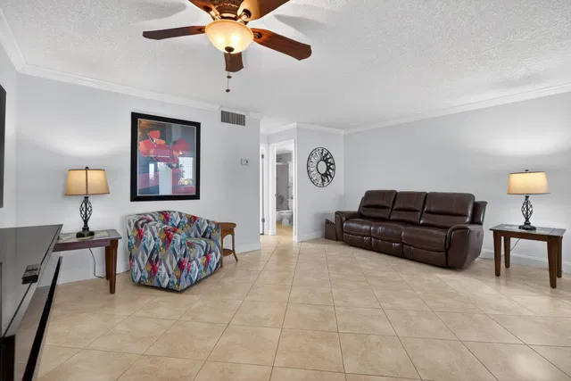 Unit 409 photo 18