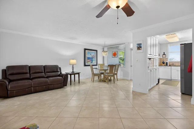 Unit 409 photo 19