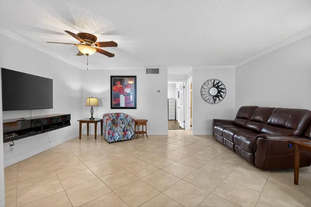 Unit 409 photo 20