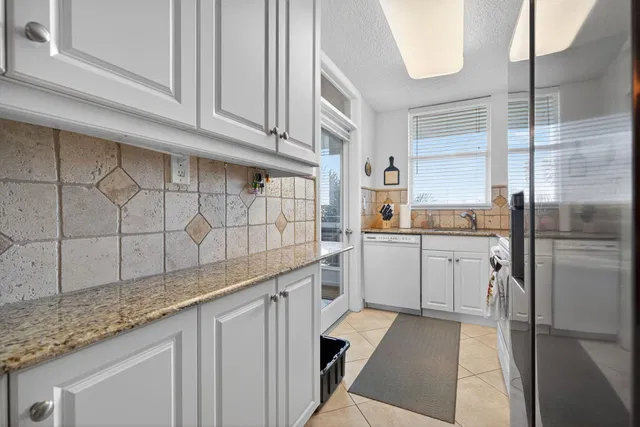 Unit 409 photo 24