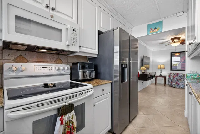 Unit 409 photo 26
