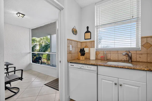 Unit 409 photo 27