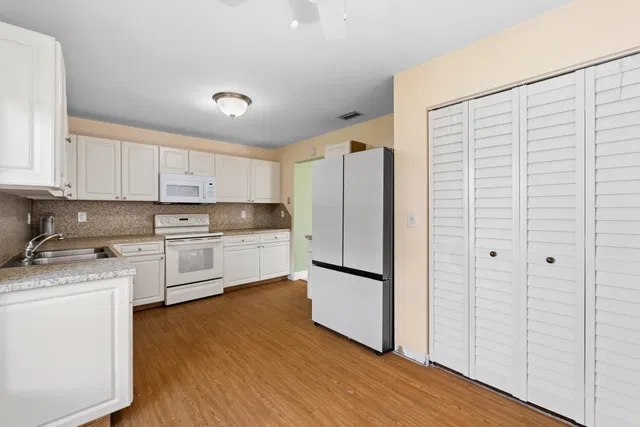 Unit 2511 photo 4