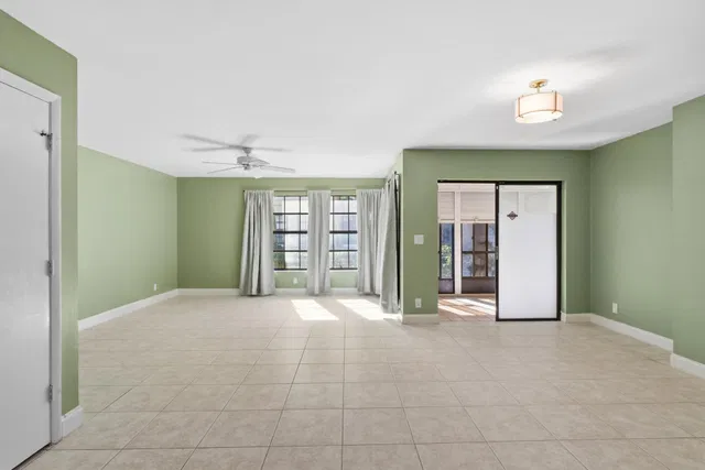 Unit 2511 photo 9