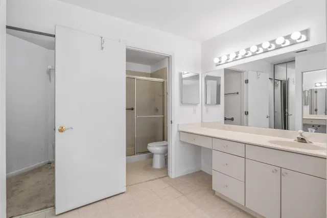 Unit 2511 photo 12