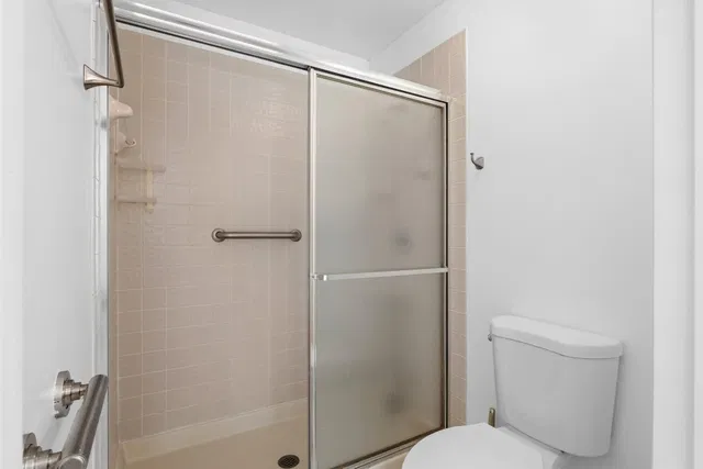 Unit 2511 photo 13