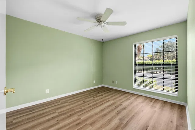 Unit 2511 photo 14