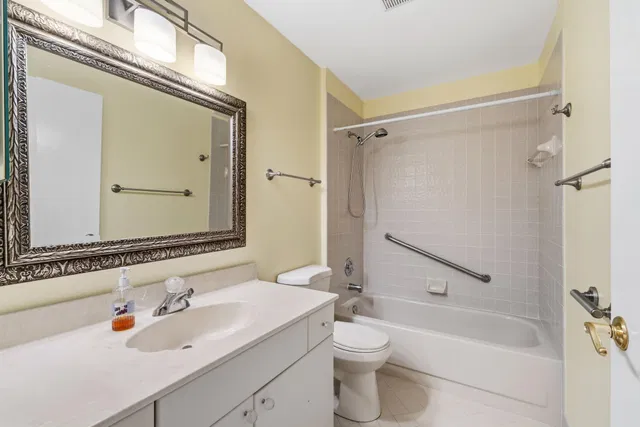 Unit 2511 photo 16