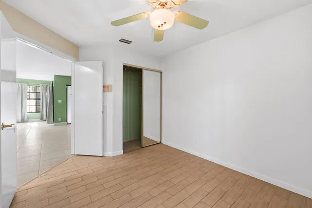 Unit 2511 photo 19