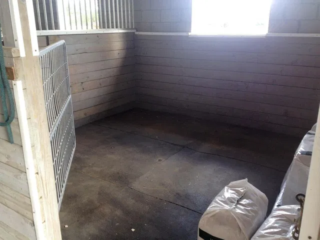 Saddle Trail Park Unit Barn photo 6