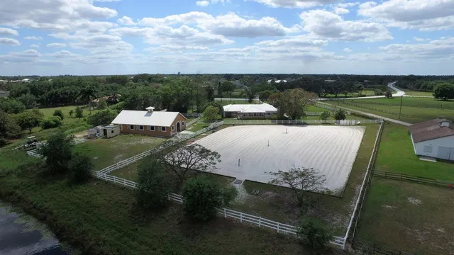 Saddle Trail Park Unit Barn photo 8