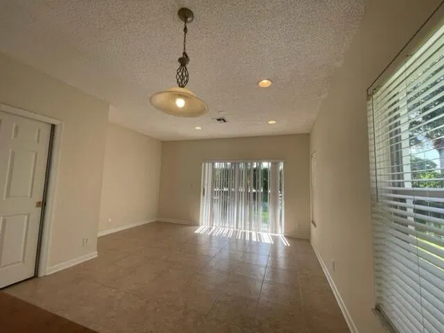 Residence photo 17