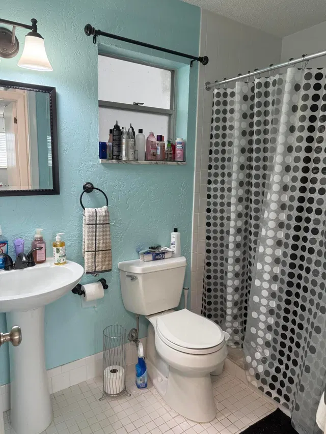 Unit 152 photo 6