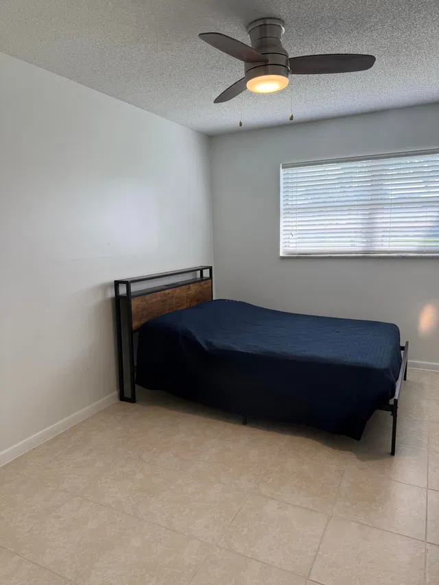 Unit 152 photo 8