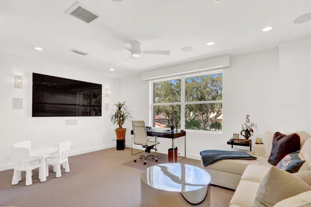 Frenchman's Creek Residence photo 16