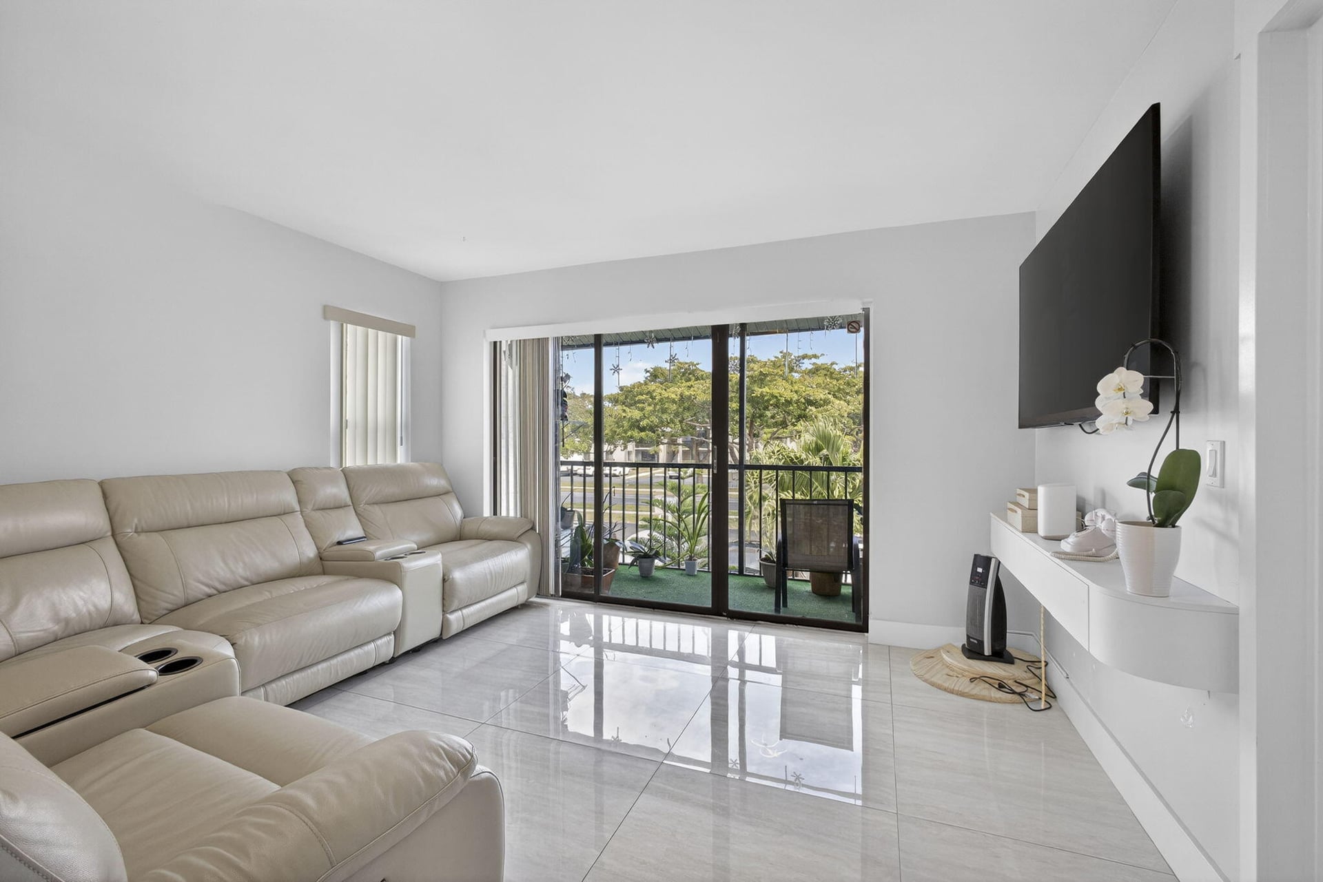 Unit D2 photo 3