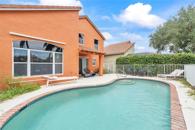Residence photo 2