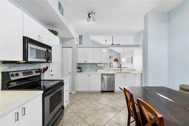Residence photo 18