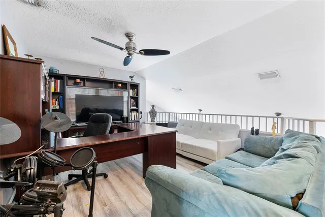Residence photo 26