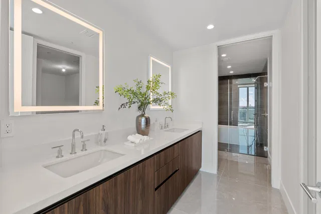 Royal Palm Residences Boca Raton Unit 604 photo 15