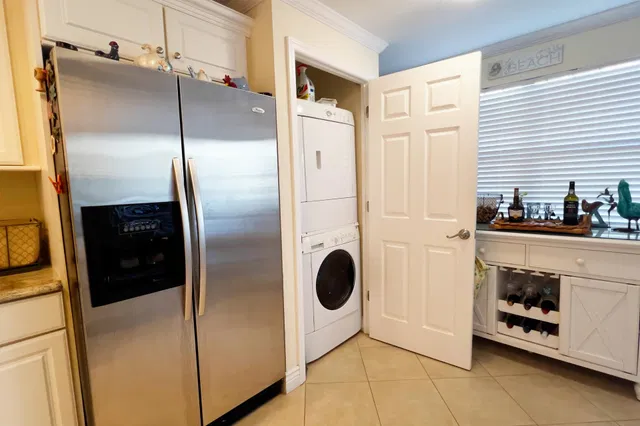 Unit 15 photo 17