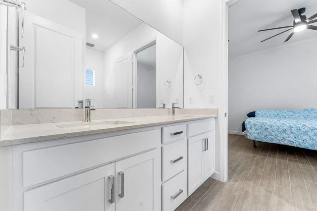 Residence photo 30