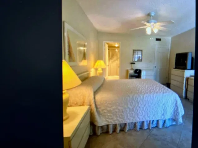 Unit 206 photo 10