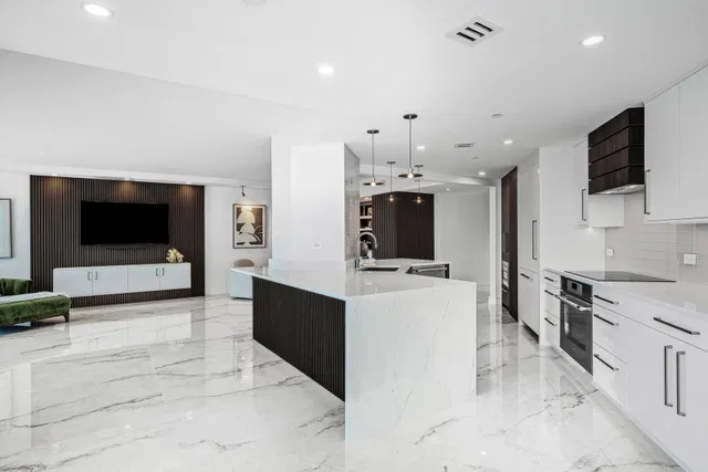 The Plaza of The Palm Beaches Unit 15a photo 9