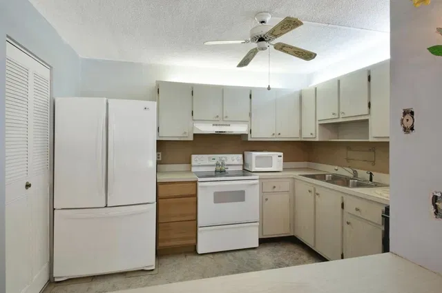 Unit A-1 photo 3