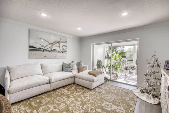 Unit 204 M photo 8