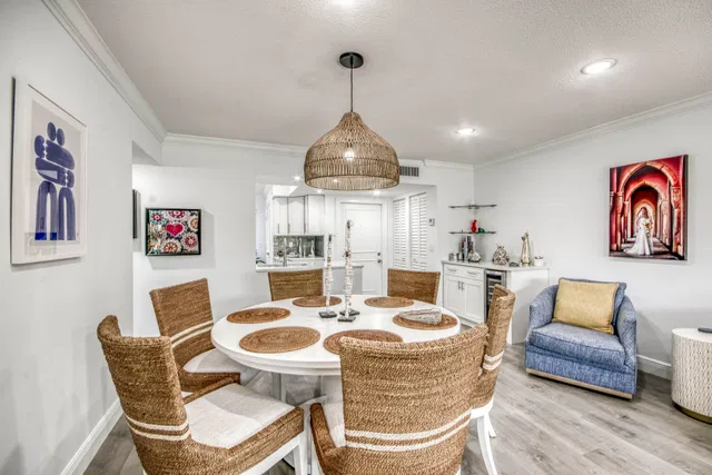 Unit 204 M photo 11